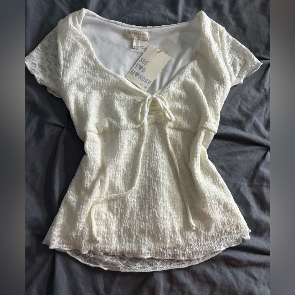 NEW WITH TAGS!!
See you Monday!
Cream color not stained or anything